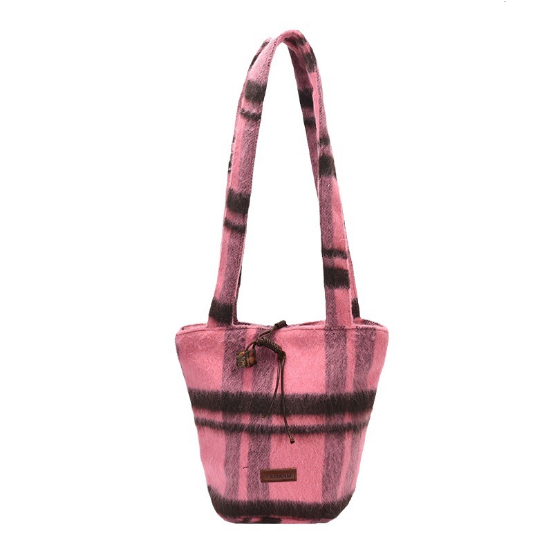 Fashionable contrasting color woolen armpit for women 2025 new college style tote bag, casual and versatile shoulder bag