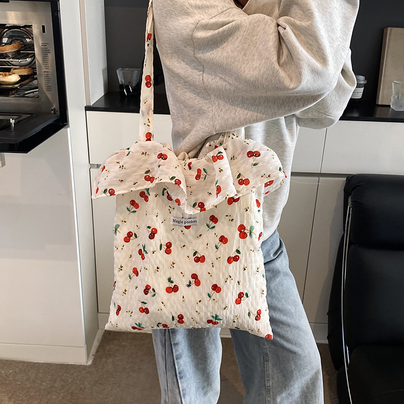 Spring summer new mesh cherry floral large capacity shoulder fairy wind and snow spinning lotus leaf edge hand-held tote bag