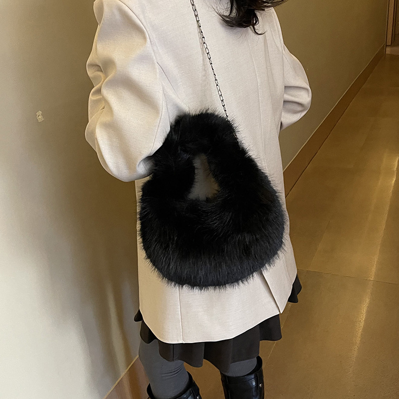 Handheld for women, new autumn and winter styles, fashionable this year, high-end feel, niche plush bags, handheld small bags