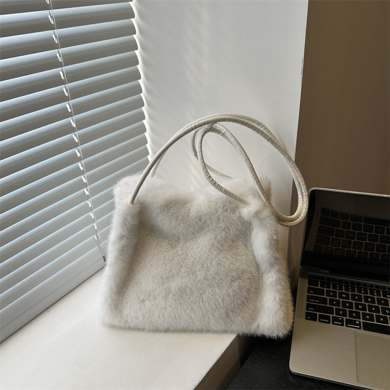 Free Delivery Designer Bag Plush Bucket For Women Korean Version Autumn And Winter Large Capacity Single Shoulder Casual Fashion Niche Commuting Handb