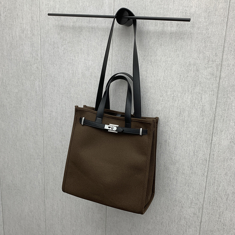 Top Fashion Rivet Designer Bag Motorcycle City Bag Luxury Leather Women Tote Bag Tassel Mirror Wide Shoulder Strap Bags Multifunctional Travel Bags c6