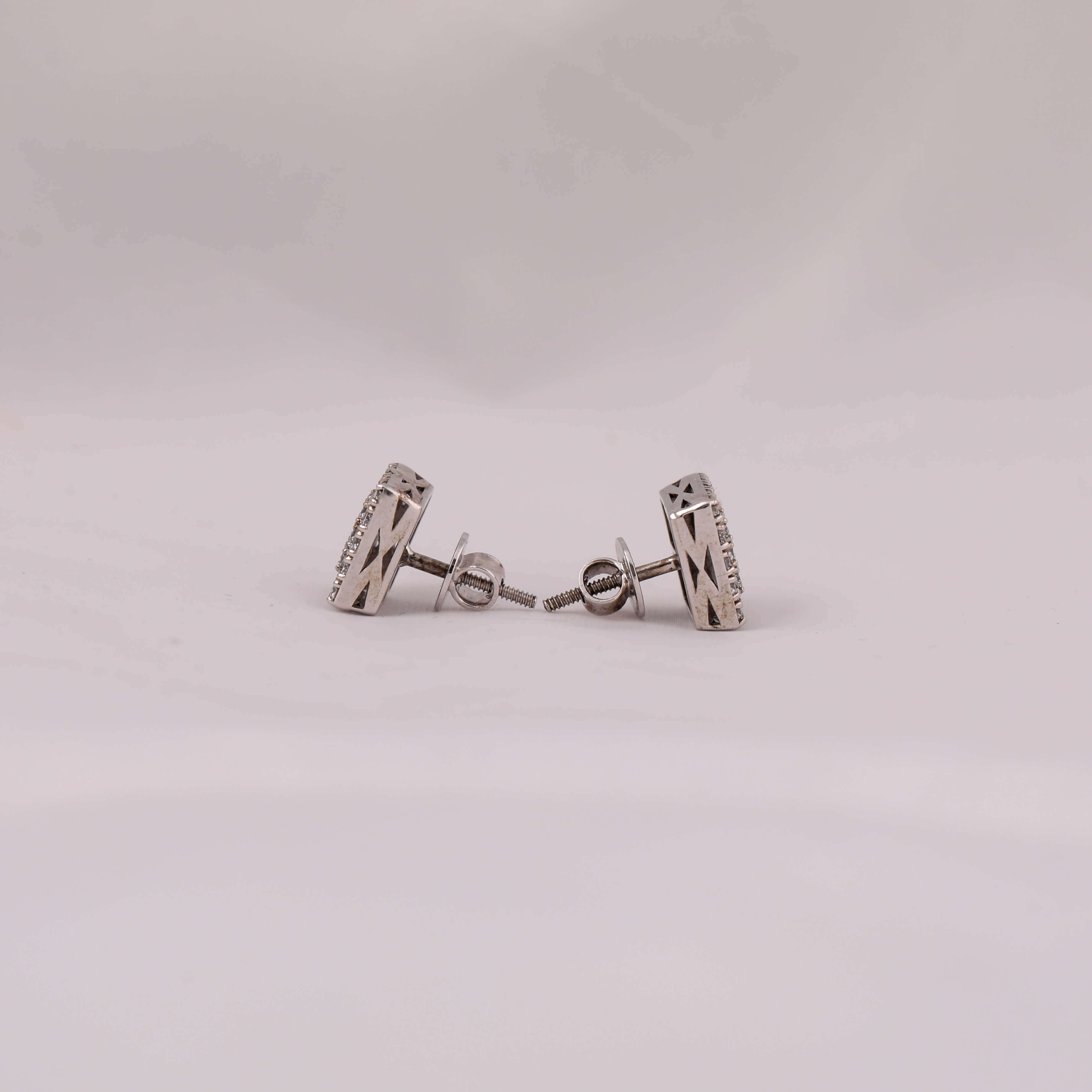 VVS1 Moissanite Stud Earrings with Screw Back Diamond Earrings Iced Out Hip Hop Jewelry Luxury Earrings Set for Men Women