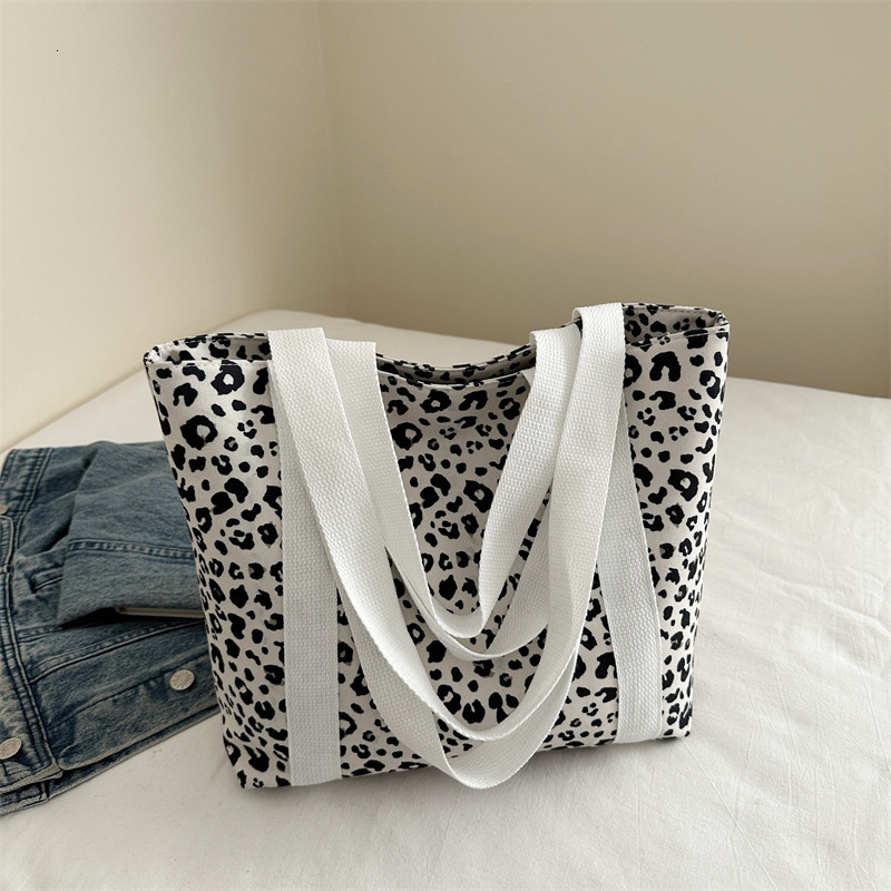 Style Free Delivery Designer Bag Large Capacity Leopard Print Fashionable Shoulder Women's New Personalized Commuting Tote Shopping Versatile Tra
