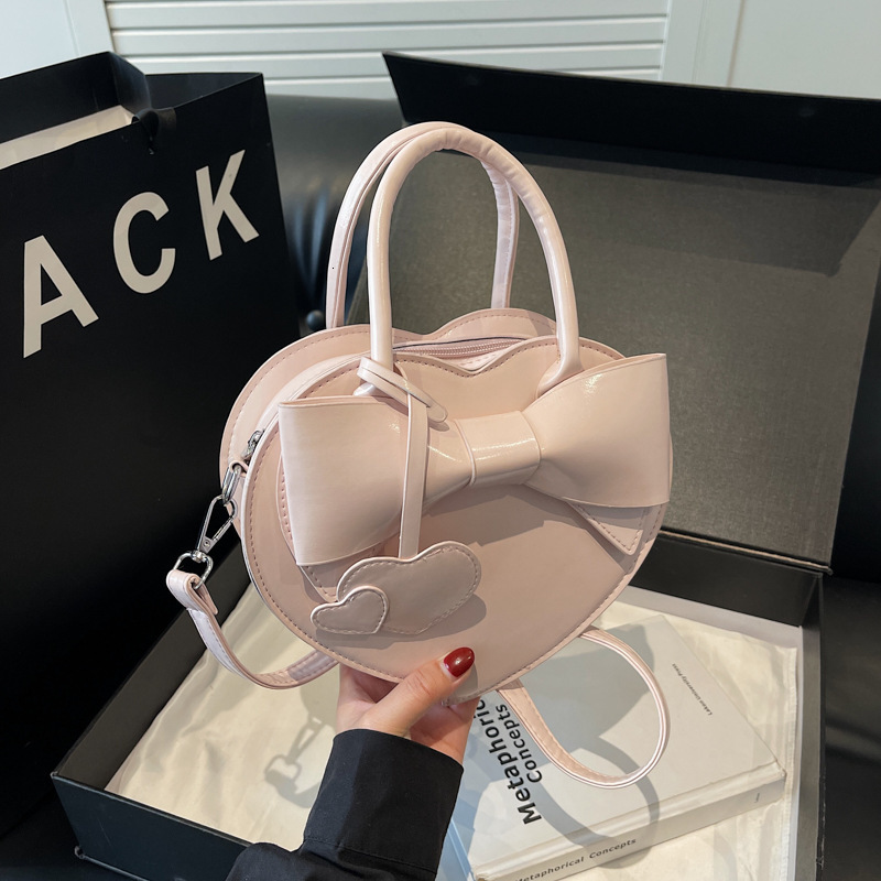 Women's bag 2025 new fashionable heart-shaped small simple and elegant single shoulder crossbody bag, handbag