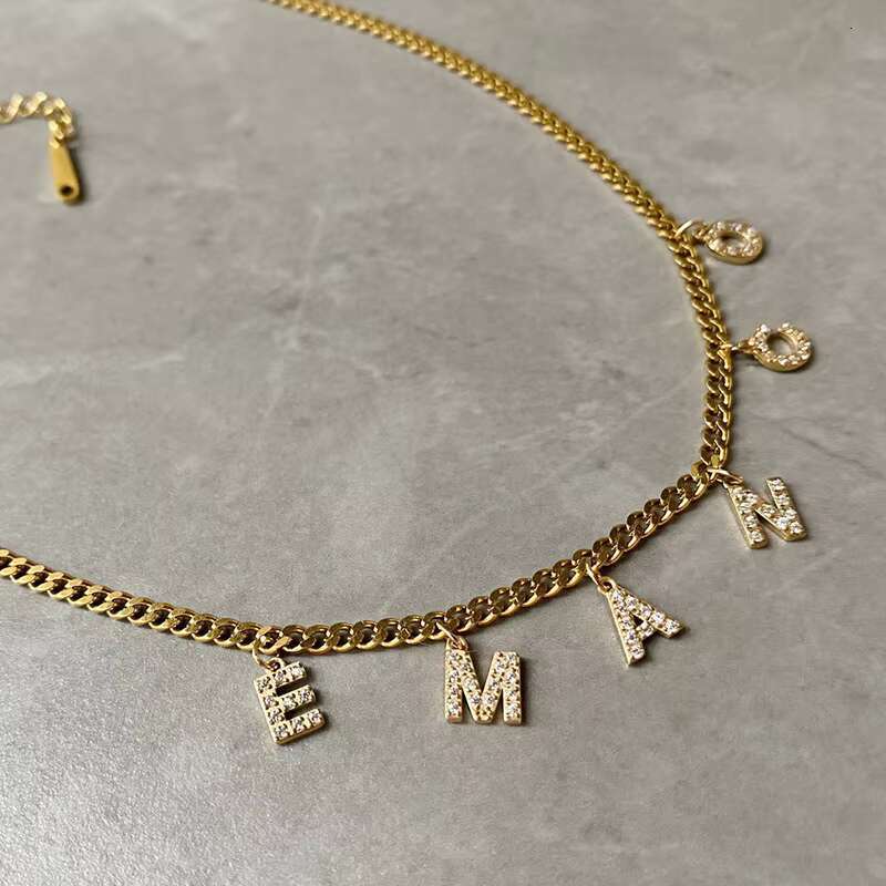 Fashion jewelry necklace with simple zircon pendant and charming English letters