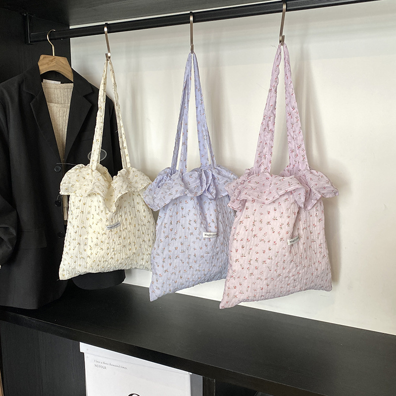 Korean floral canvas tote 2025 summer new large capacity wrinkled cloud women's fashionable shoulder bag