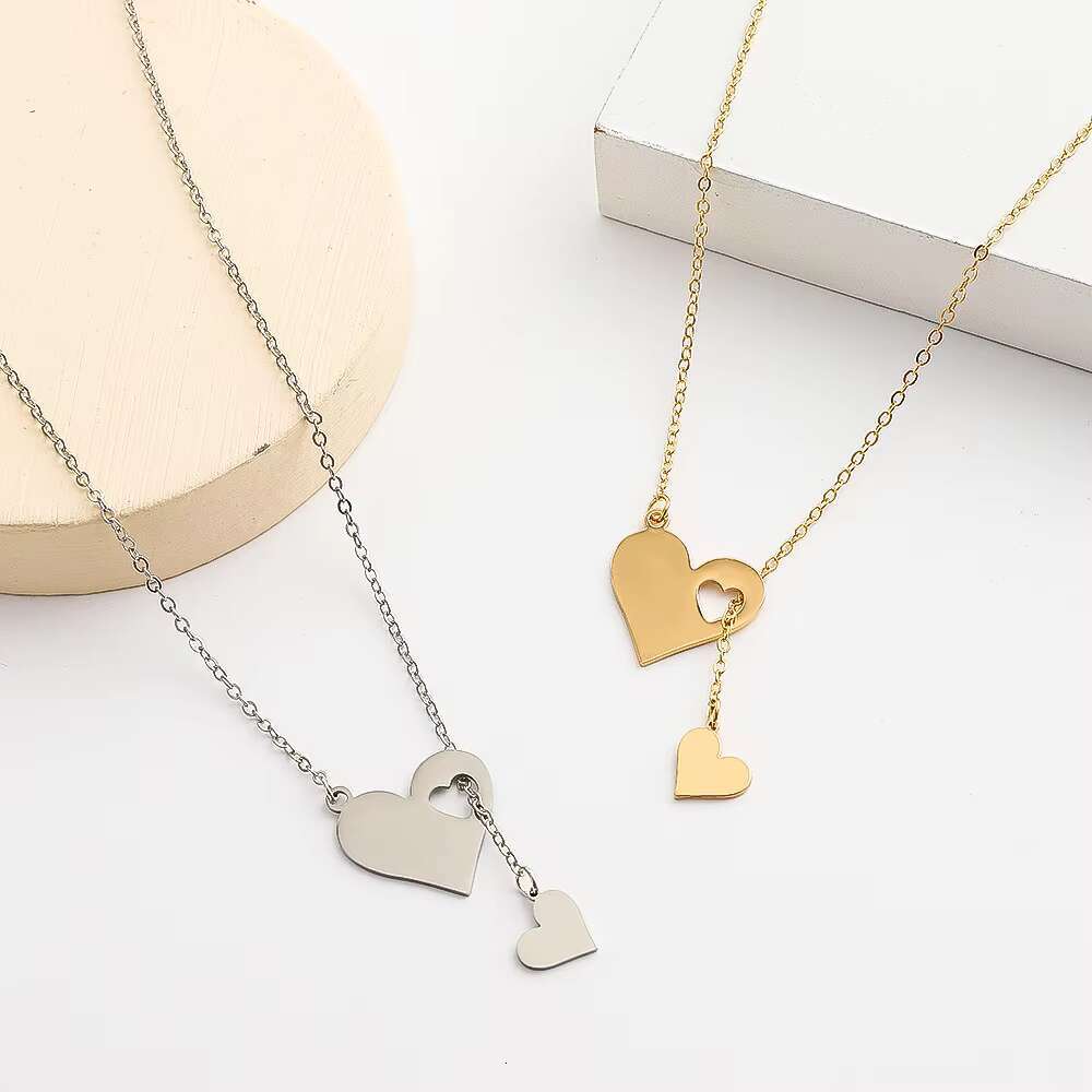 Simple Love Necklace for Women, Fashionable, Personalized, Creative, Hollow Heart shaped Crescent Pendant Necklace, Star Clavicle