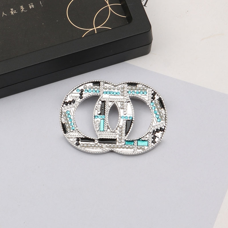 Luxury Desinger Brooches Rhinestone Pearl Classic Jewelry Metal Brooch Girls Pin Buckle Women Wedding Party Sweater Cloth Accessories