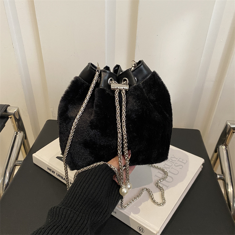 Designer Bag Luxury Bag Free Delivery Designer Bag Niche Fashion Winter For Women 2025 New Personalized Trendy Bucket Beautiful Crossbody Casual Bag