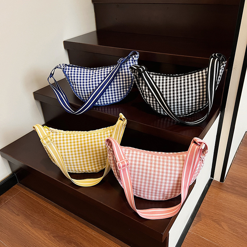 Fashion plaid contrasting color hand-held crescent women's 2025 summer new artistic shoulder versatile crossbody bag