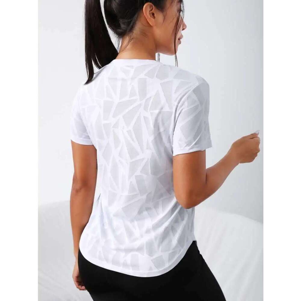 Womens Chic Geometric Print T-Shirt Flattering Curved Hem Lightweight Crew Neck Short Sleeves - Perfect Casual Top for Sprin