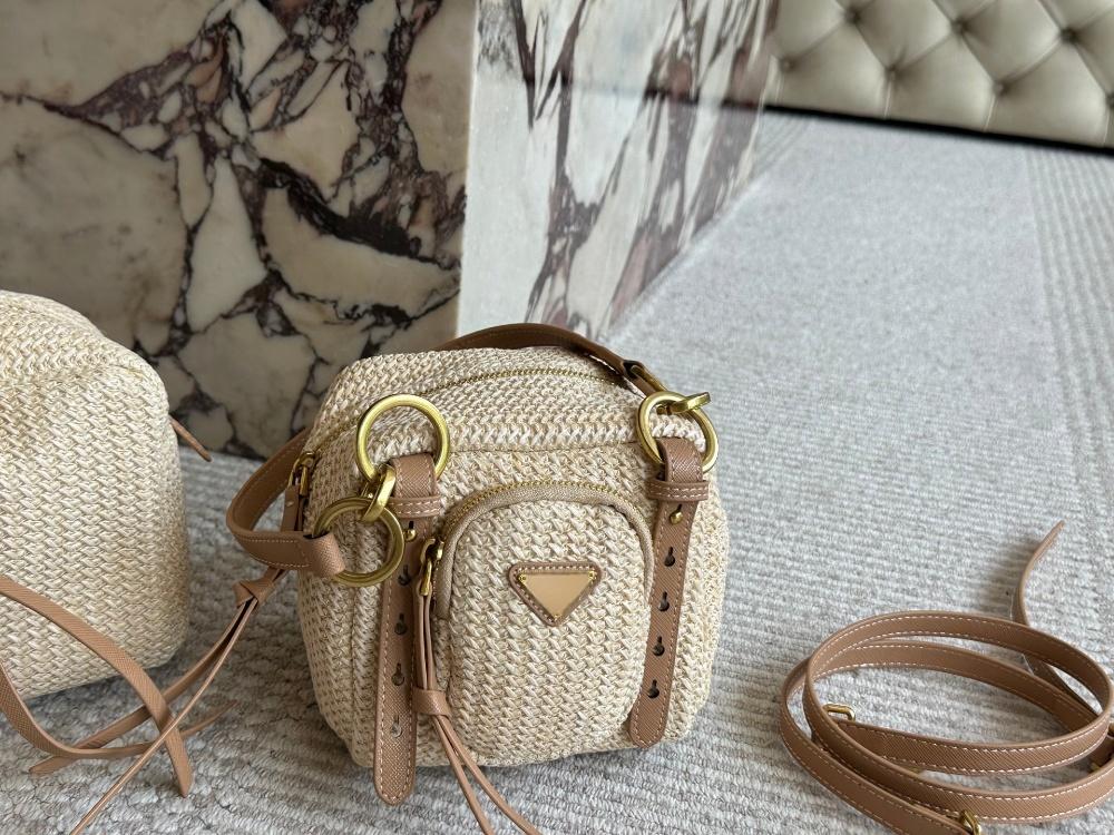 2025 New Commuter Handheld Woven Bag Women's Versatile Small Square Bag Texture Popular Single Shoulder Crossbody Bag
