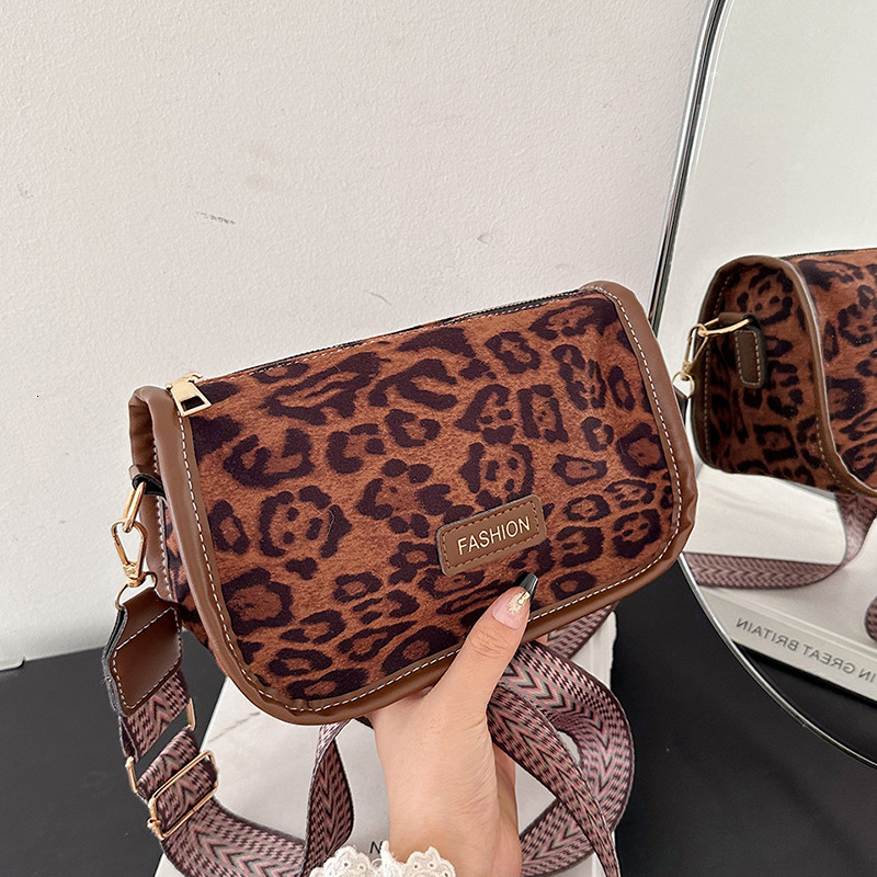 Free Delivery Designer Bag Bag For Women 2025 New Solid Color Texture Single Shoulder Pillow Niche And Versatile Crossbody Winter Small Square Luxury 