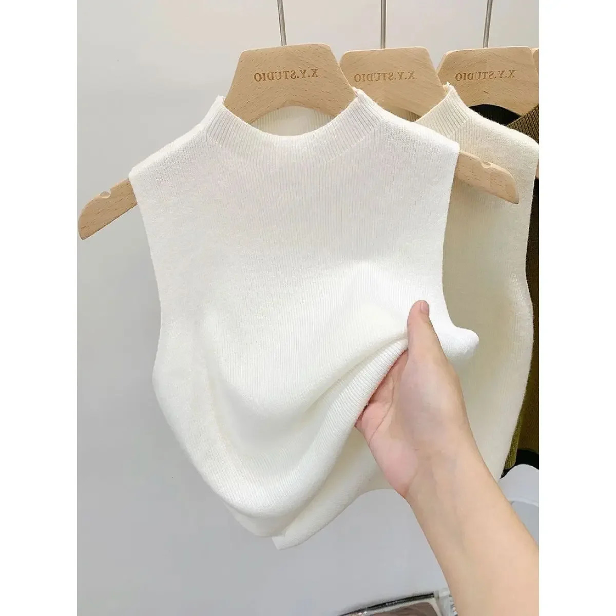 Womens knitted Y2K vest ultrathin sweater for summer and autumn short sleeved solid spring zipper tight fitting tube top 250506