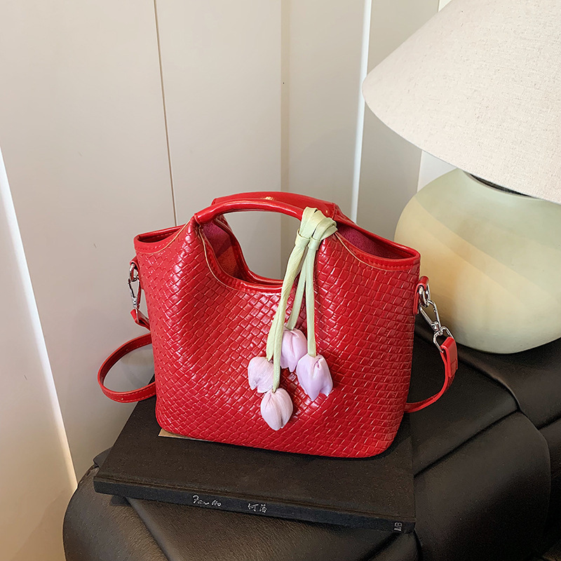 Weaving women's vegetable basket bag, 2025 new style, stylish texture, large capacity bucket bag