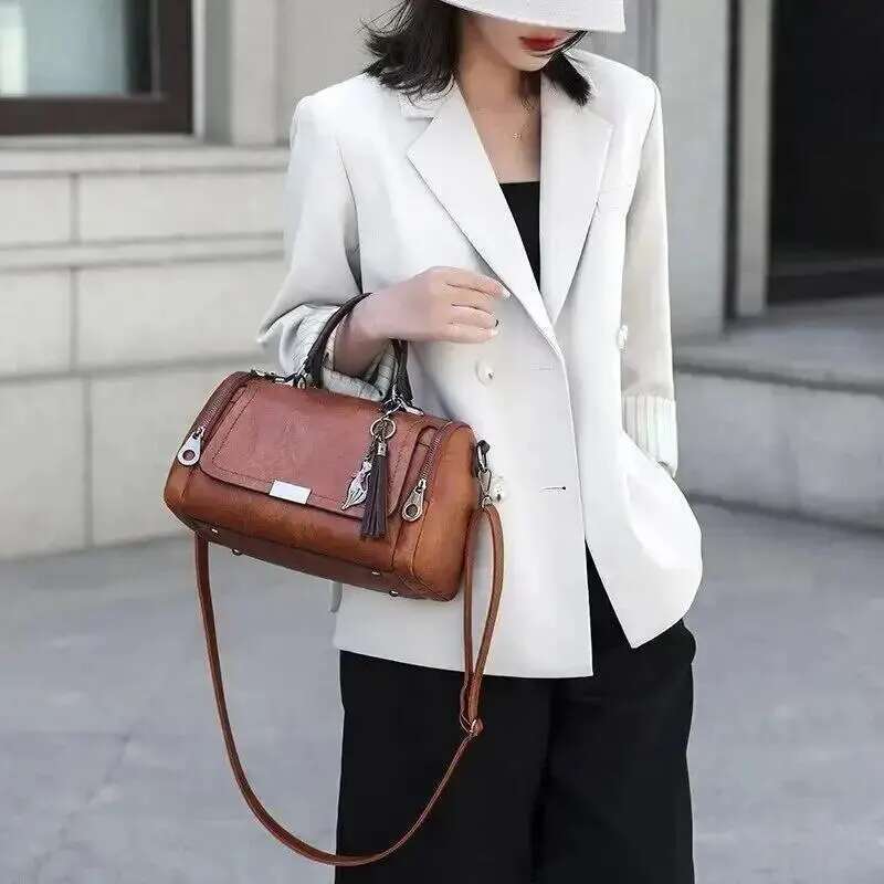 One Shoulder Bag Tassel Decor Handbag Women S Large Capacity Shoulder Bag Fashion Zipper Crossbody Bag With Removable Strap KQ