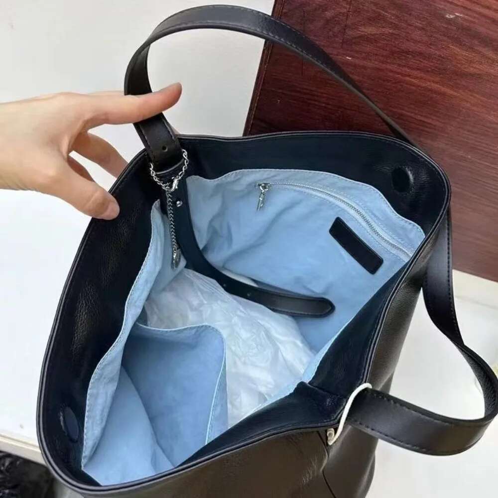 VOAETEC Niche Design High Sense Tote Lazy Wind Bucket Leather Suede Underarm Shoulder Bag Large Capacity Casual Versatile