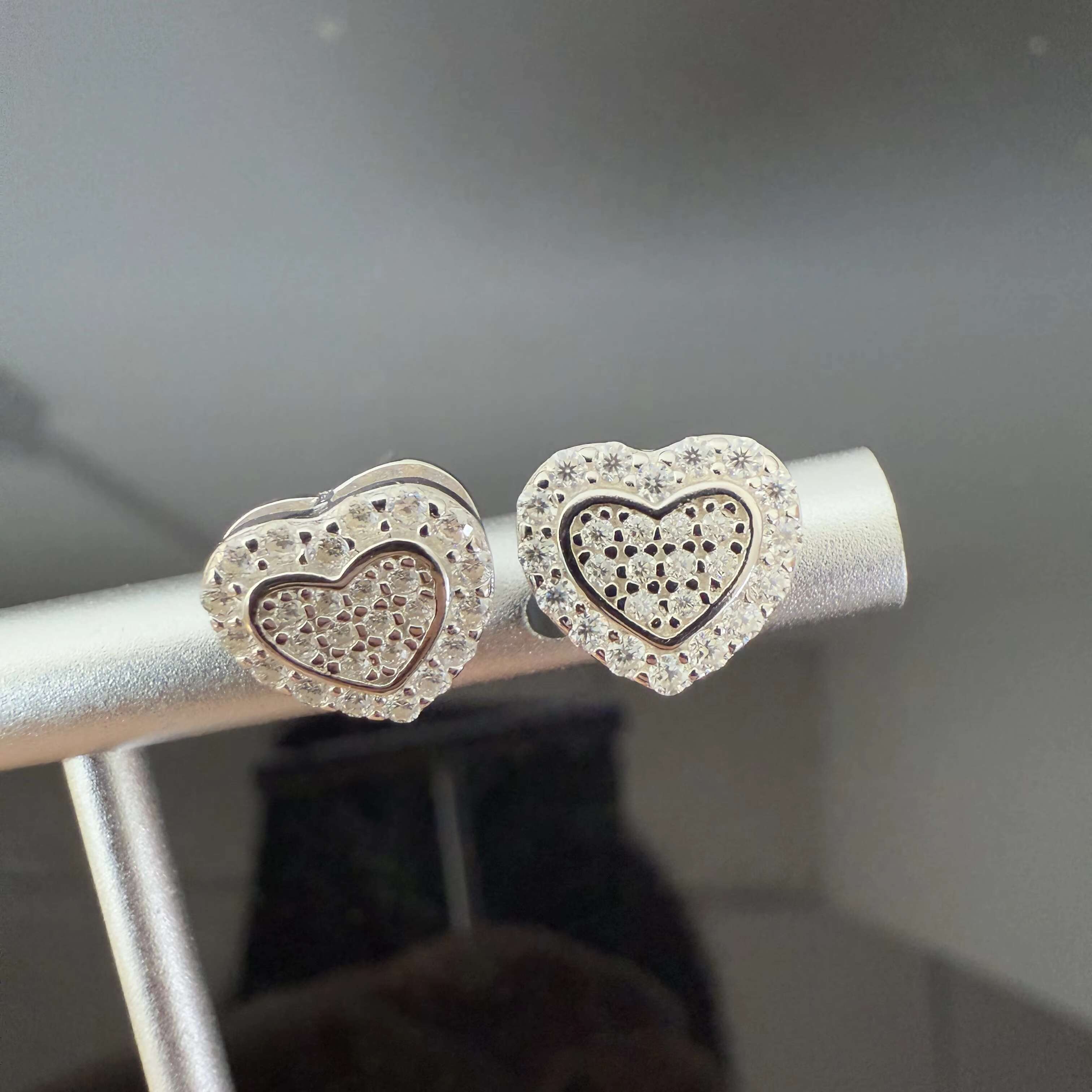 92.5% Purity 925 Sterling Silver Moissanite 925 Sterling Silver Stud Earring Classical Style Heart-Shape Fine