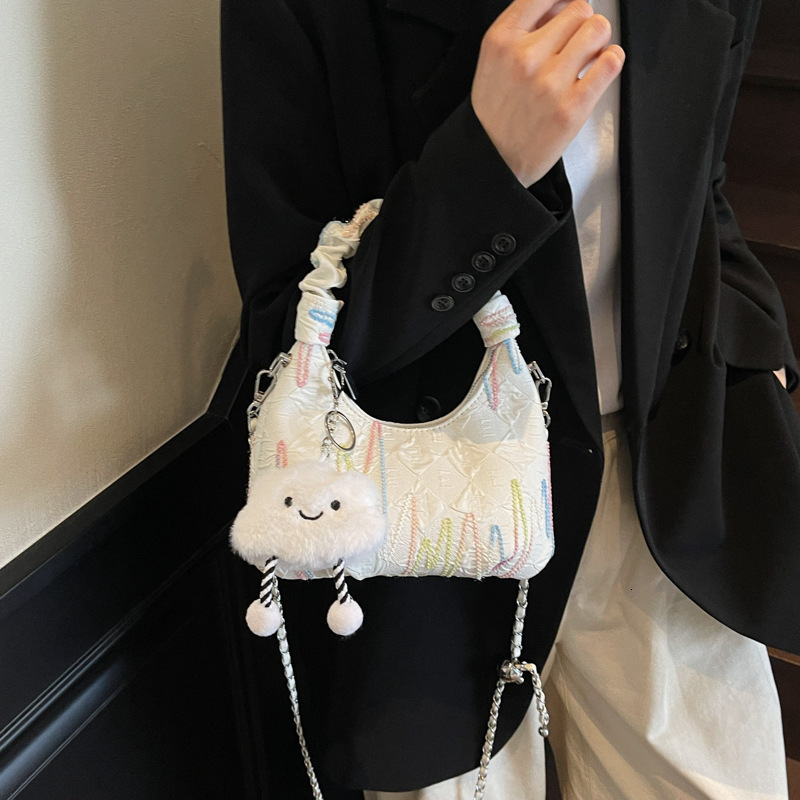 Fashionable pleated hand-held small women's 2025 summer new Korean version chain shoulder commuting crossbody bag