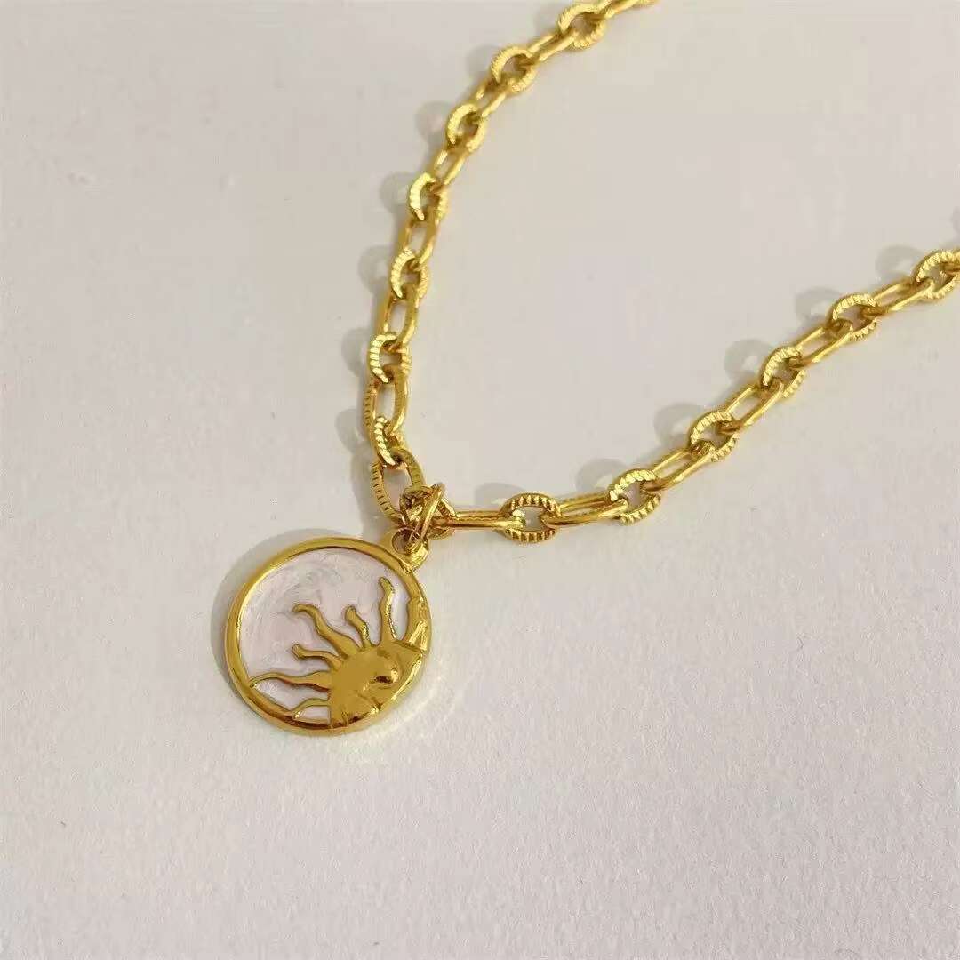 Fashionable heart-shaped gold white shell stainless steel fashionable women's pendant necklace