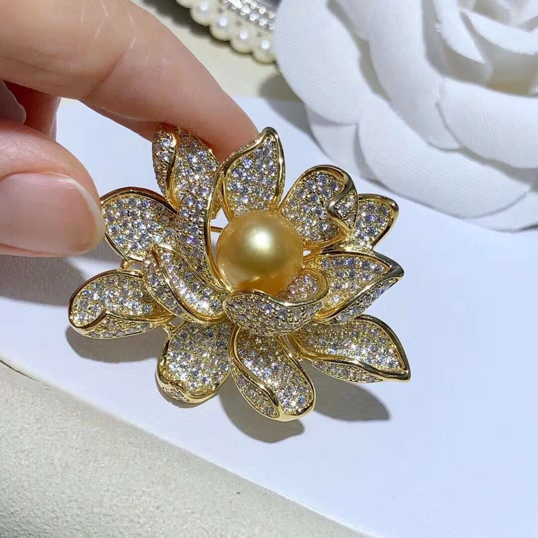 Women Brooch Jewelry Inspired Designer Brooches and Pins Custom Rhinestone Fashion Men Gift Silver Gold Party Stone Wedding