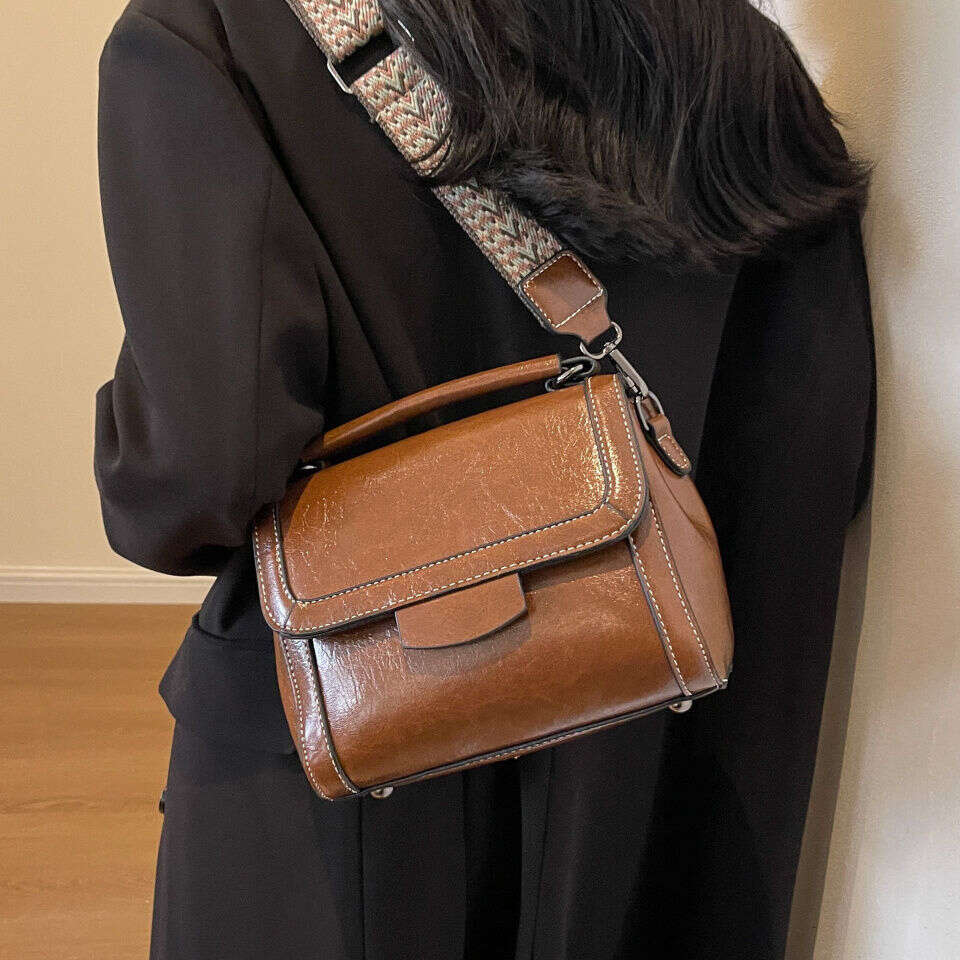 Multi layer crossbody for women's high-end simple commuting handbag 2025 new Korean version fashionable versatile shoulder bag