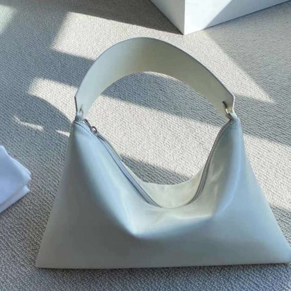 VOAETEC High-Quality Underarm 2025 New Niche Design Contrasting Color Triangular Sheepskin Tote Shoulder Bag