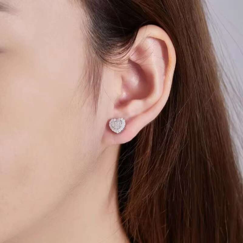 92.5% Purity 925 Sterling Silver Moissanite 925 Sterling Silver Stud Earring Classical Style Heart-Shape Fine