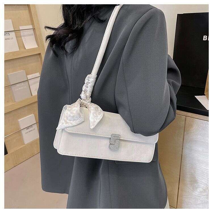 Advanced and stylish silver for women 2025 new French versatile single shoulder armpit bag fashionable hand-held stick bag