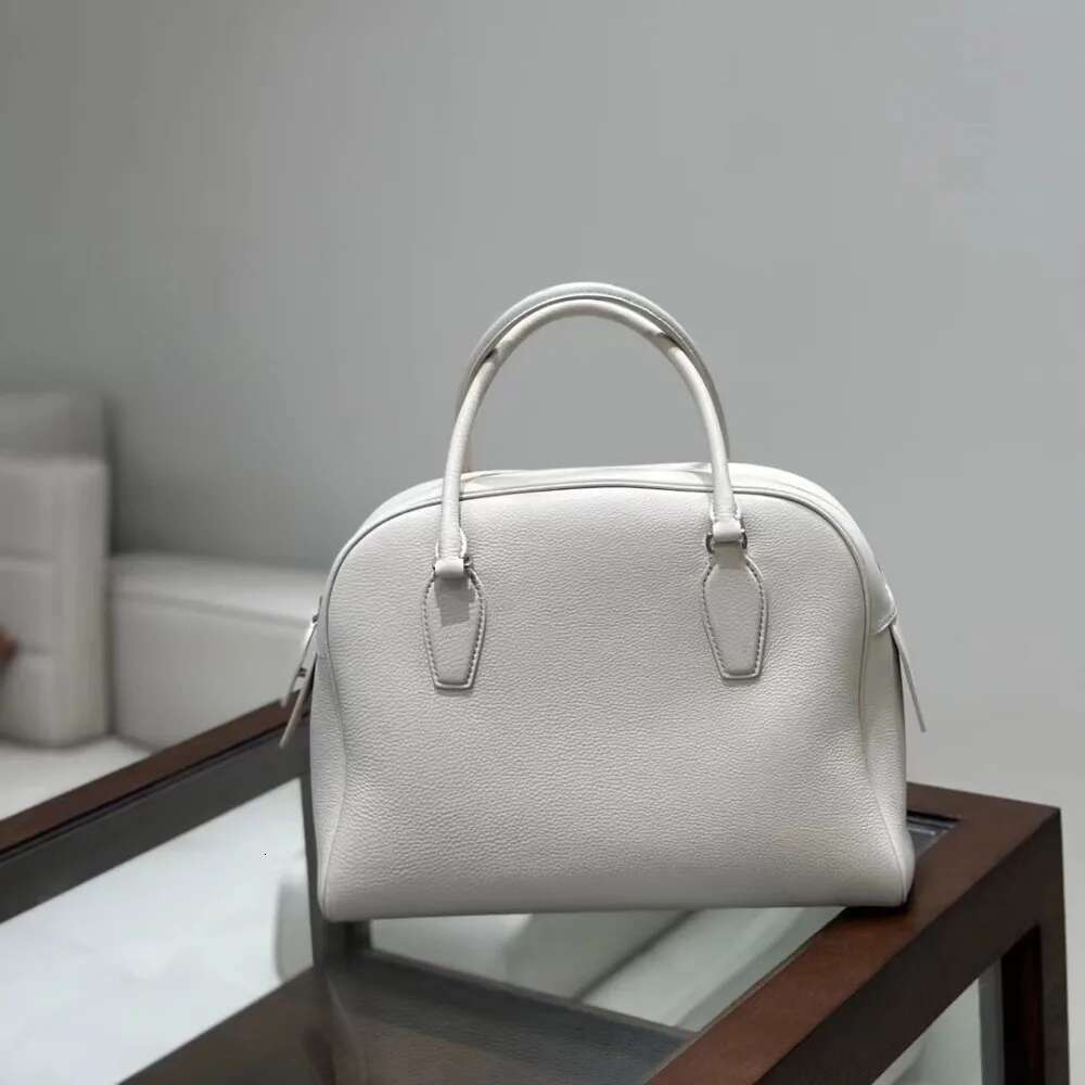 VOAETEC Niche High-end Women's New Leather First Layer Cowhide Large-capacity Bowling Portable Large Bag Commuting
