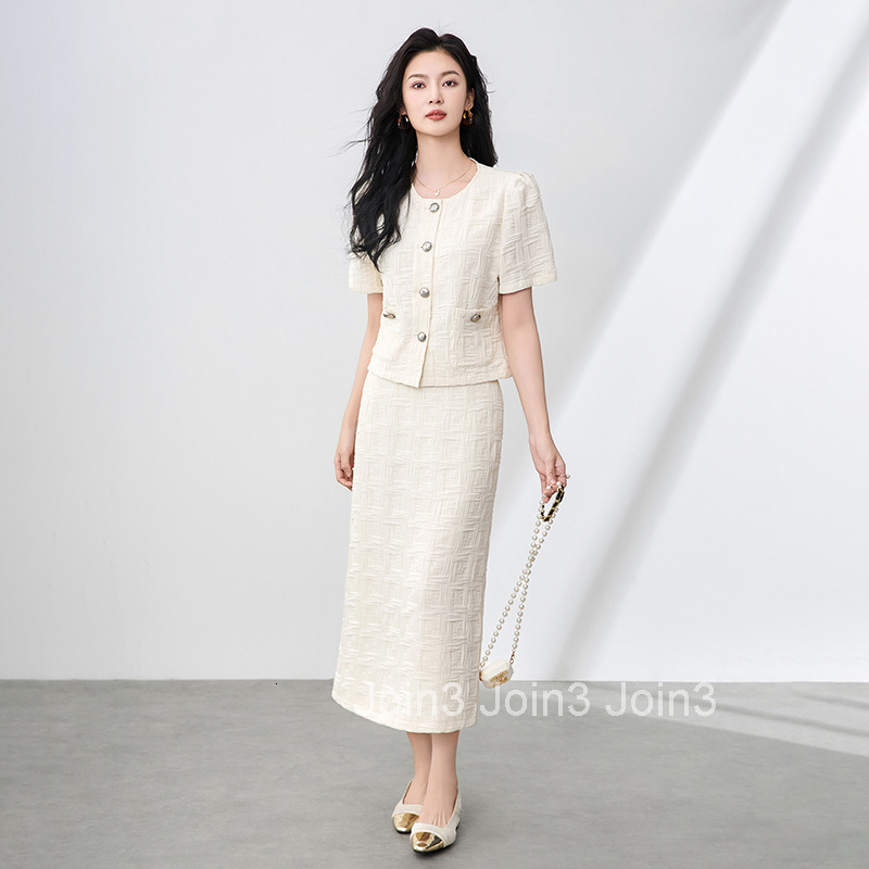 Fashionable Elegant Small Fragrant Style Short Sleeved Top Textured Hip Hugging Skirt Set for Womens Summer