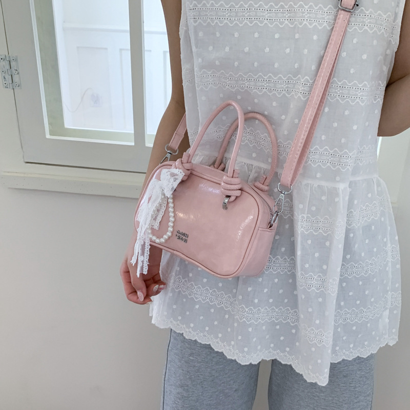 Light luxury hand-held small square women's 2025 summer new style temperament versatile shoulder internet famous trendy crossbody bag