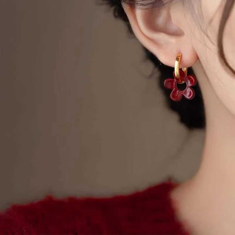 Vintage Red Glazed Flower Hoop Earrings for Women Girls 2024 New Trendy Design Petal Temperament Earrings Jewelry Y250510