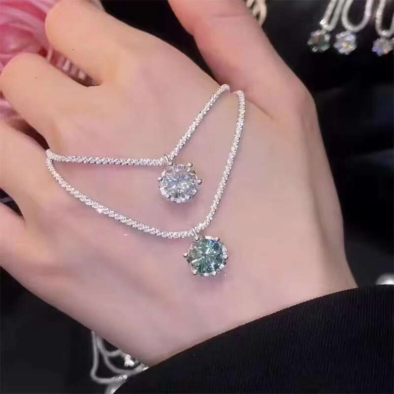 Leisure collarbone chain, barrier free fashion pendant necklace, paired with single zircon explosive sparkling, easy to match
