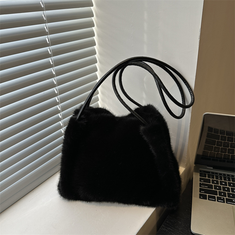 Free Delivery Designer Bag Plush Bucket For Women Korean Version Autumn And Winter Large Capacity Single Shoulder Casual Fashion Niche Commuting Handb