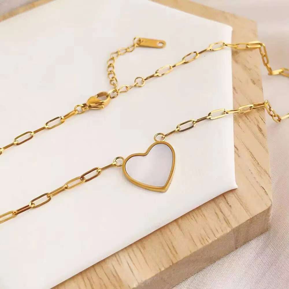 Fashionable heart-shaped gold white shell stainless steel fashionable women's pendant necklace