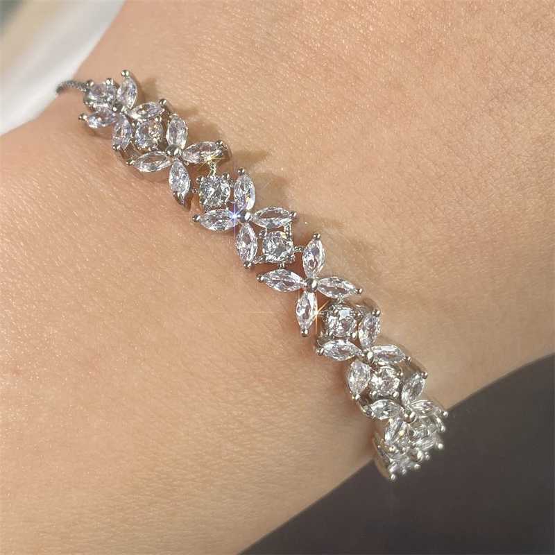 Classic Shiny Clear Zircon Flowers Adjustable Charm Bracelets for Women in Silver Color Fashion Wedding Jewelry XJ250707
