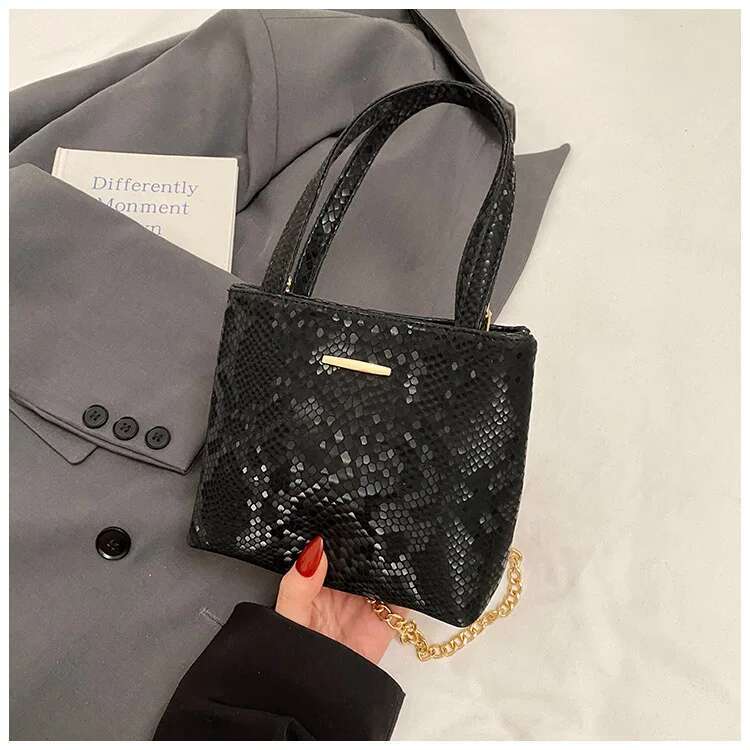 2025New European and American Fashion Market Tote - Artisan-Crafted Giant Capacity Bag With Adjustable Crossbody, Retro Boho Styling