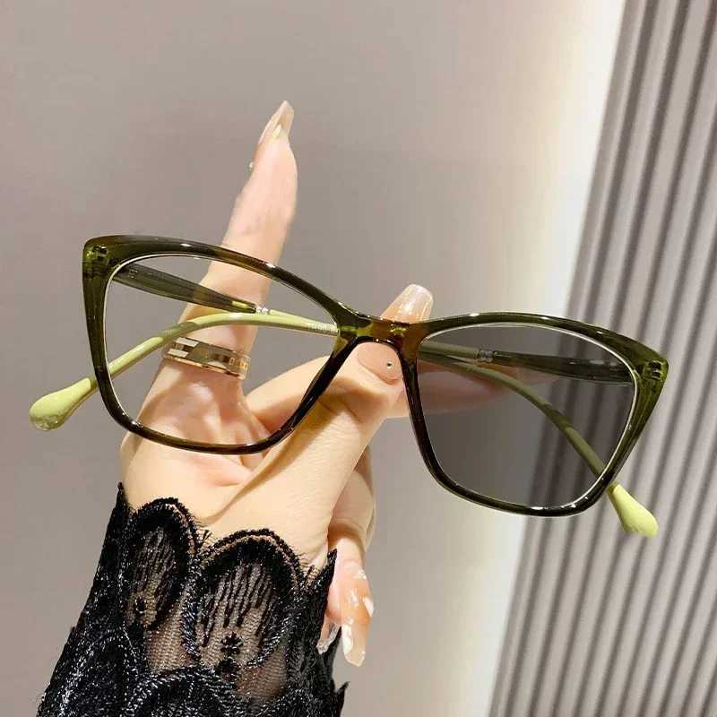 Fashion Women Mens Myopia Glasses with Diopter Blue Light Blocking Photochromic Sunglasses Prescription Near Sight Eyewear -4.0 W250513