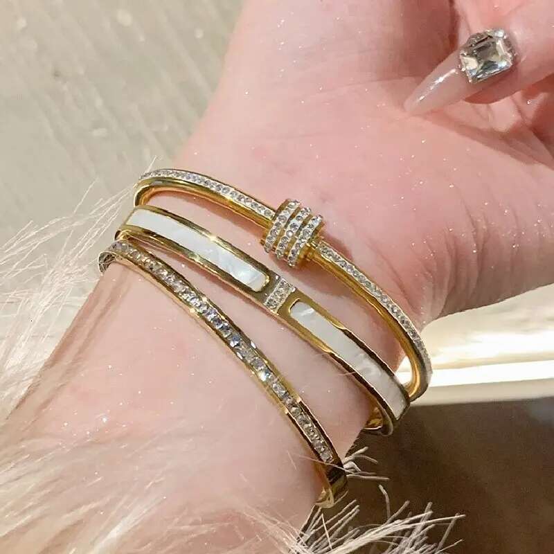 1Pc Titanium Gold Bracelet, Fashionable Classic Style, Stainless Steel Bracelet,Inlaid With Zircon,For Womens Daily Wear