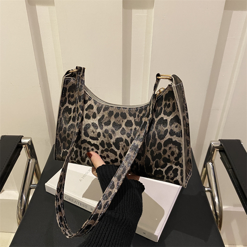 Style Free Delivery Designer Bag 2025 Korean Edition Trendy Western Style Handheld Women's Fashion Leopard Pattern Single Shoulder Underarm Frenc