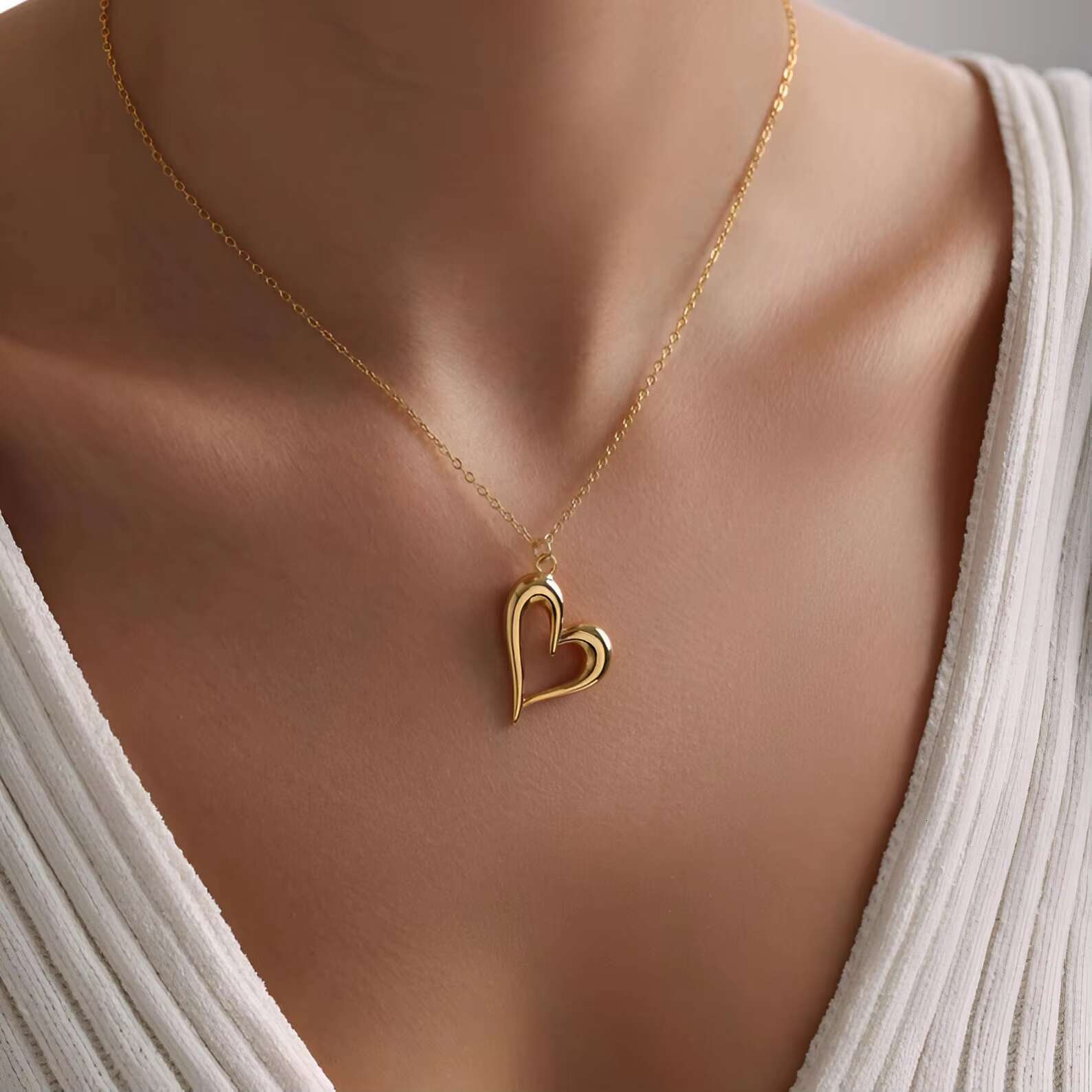 Pandand Gold Plated Heart Shaped Fashion Pendant Necklace
