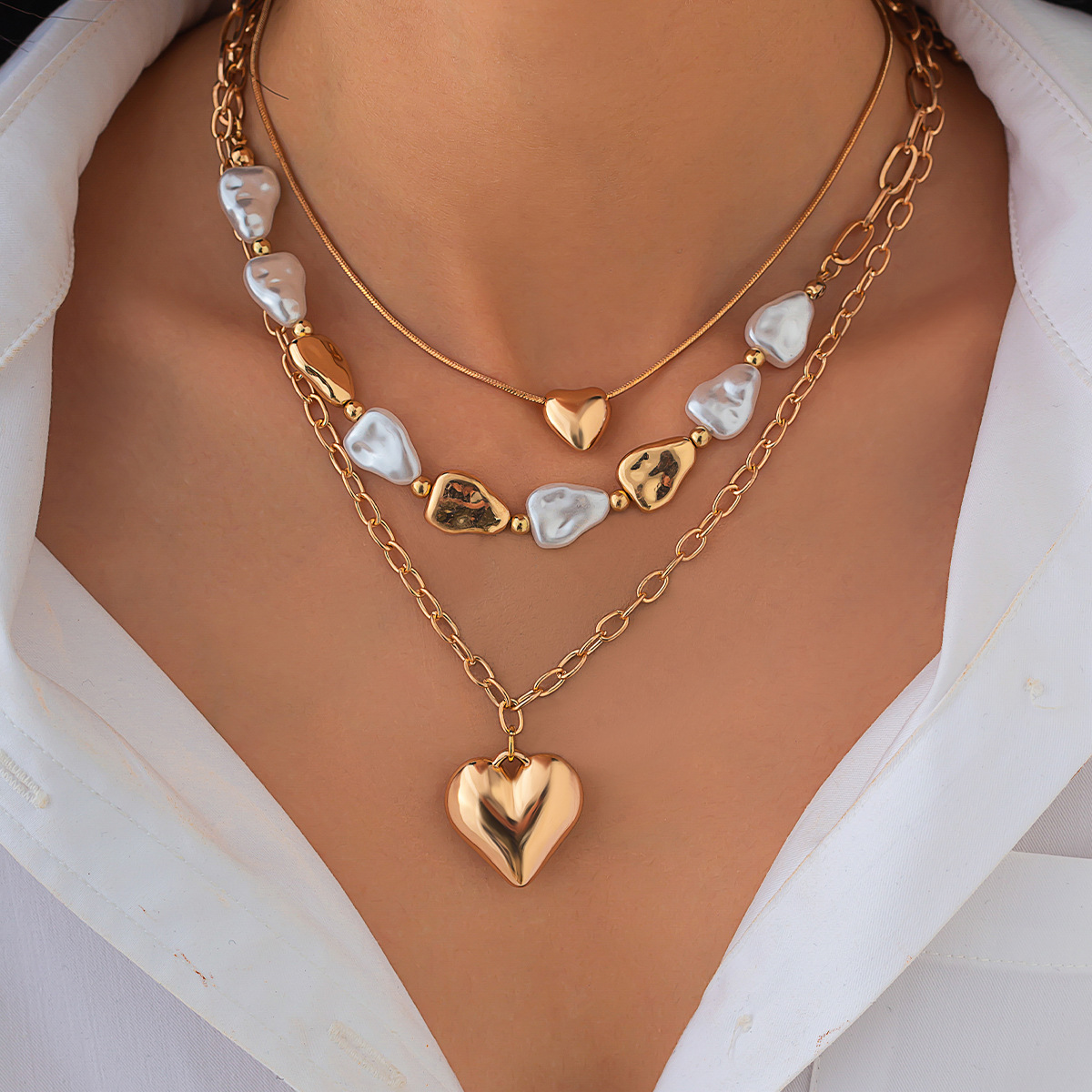Fashionable Layered Heart Pendant Jewelry Set With Discreetly Placed Imitation Pearls