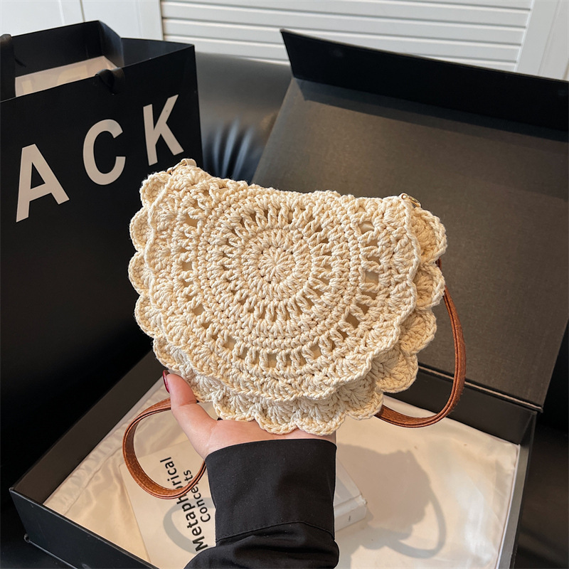 New lace round crossbody cotton with hollowed out single shoulder grass woven beach bag, cute and versatile women's bag