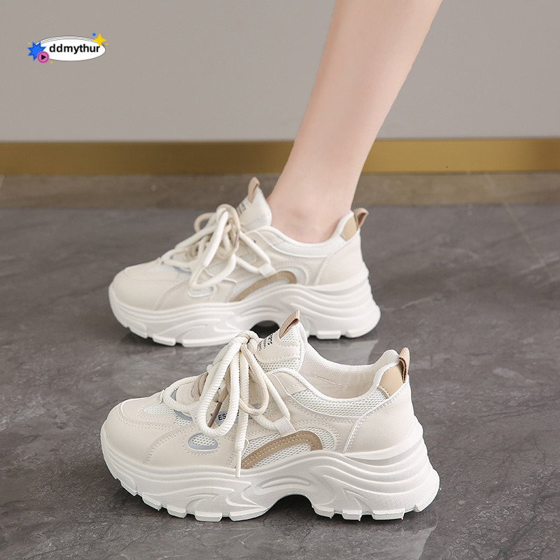 Breathable mesh dad women's 2025 new spring and autumn season white shoes, thick soled small sports shoes that show off the feet ddmythur