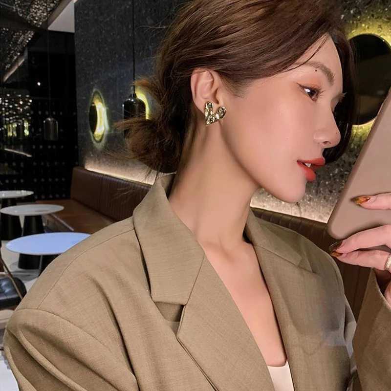 Korean Design Sense Concave Convex Uneven Gold Heart Clip on Earrings Fashion Unusual Accessories for Womens Party Jewelry Y250510