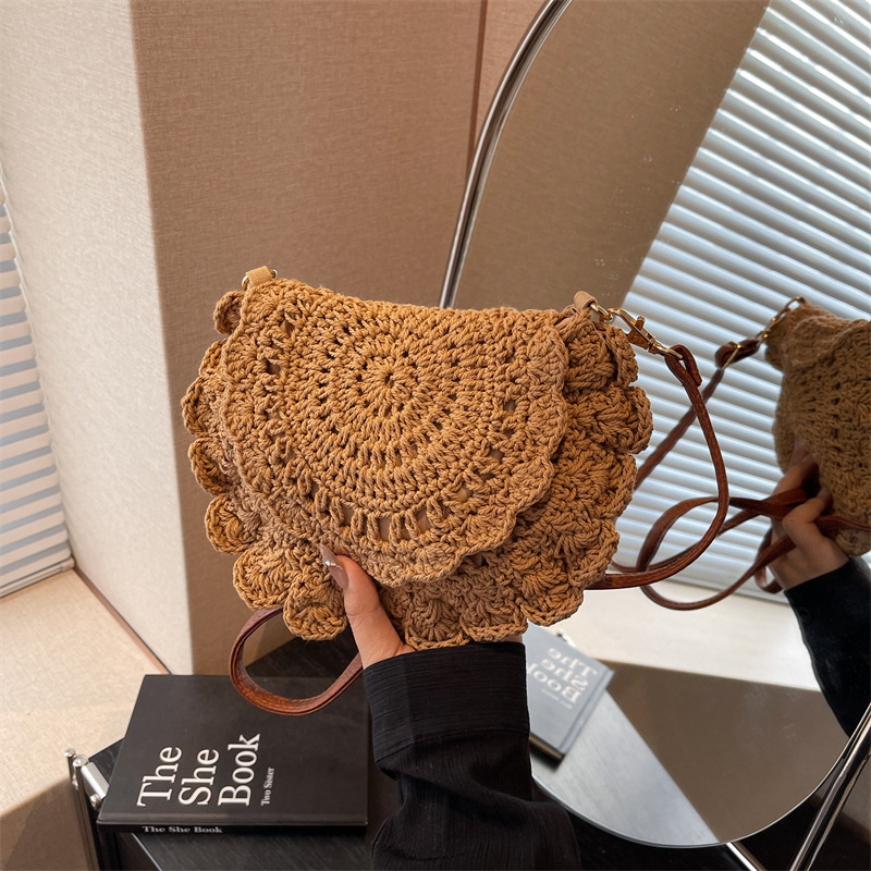 New lace round crossbody cotton with hollowed out single shoulder grass woven beach bag, cute and versatile women's bag