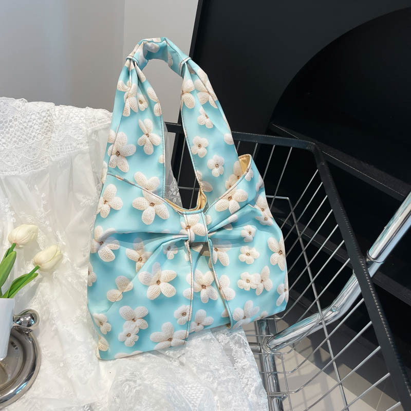 Fashion flower handbag women's 2025 summer new large capacity pleated shoulder trendy armpit bag