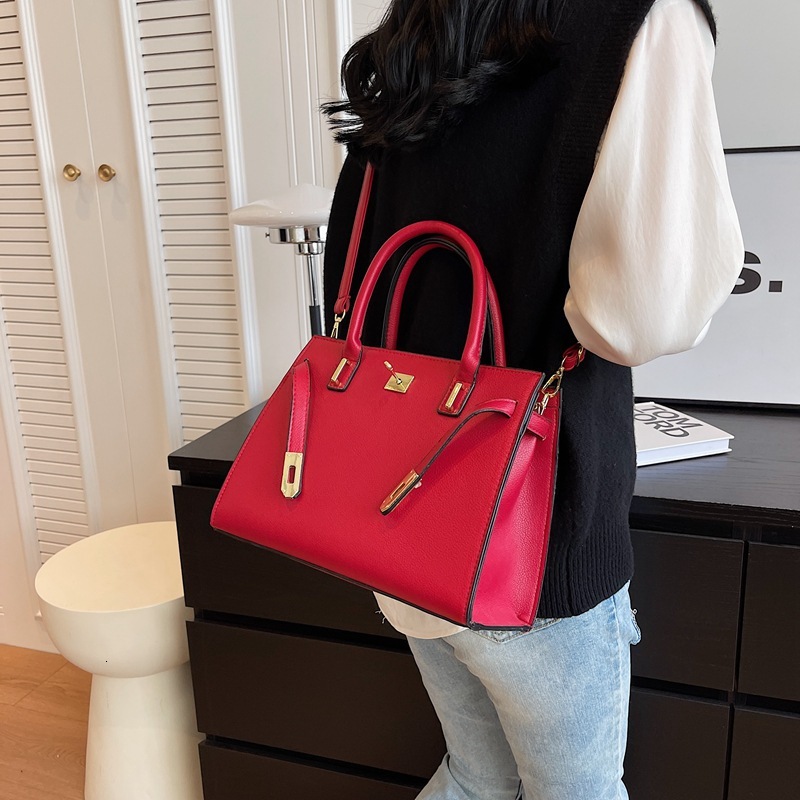 Top Quality Brand High Quality New Style Free Delivery Designer Bag Premium Large Capacity 2025 Red Wedding Handheld Bridal New Chinese Cross Shoulder