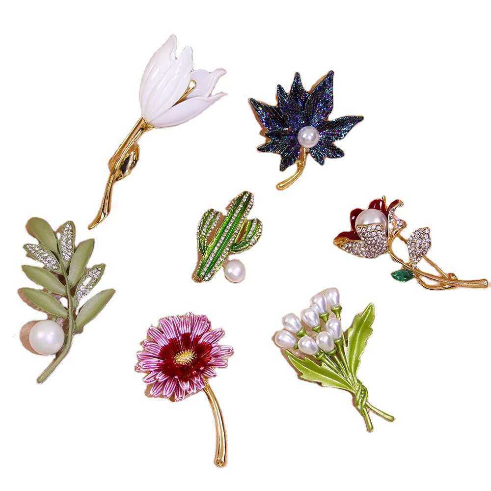 Hot Sale 22 Style Women Luxury Brooches Pins Dainty Designer Rhinestone Crystal Brooch Pearl Flower Fashion Brooch